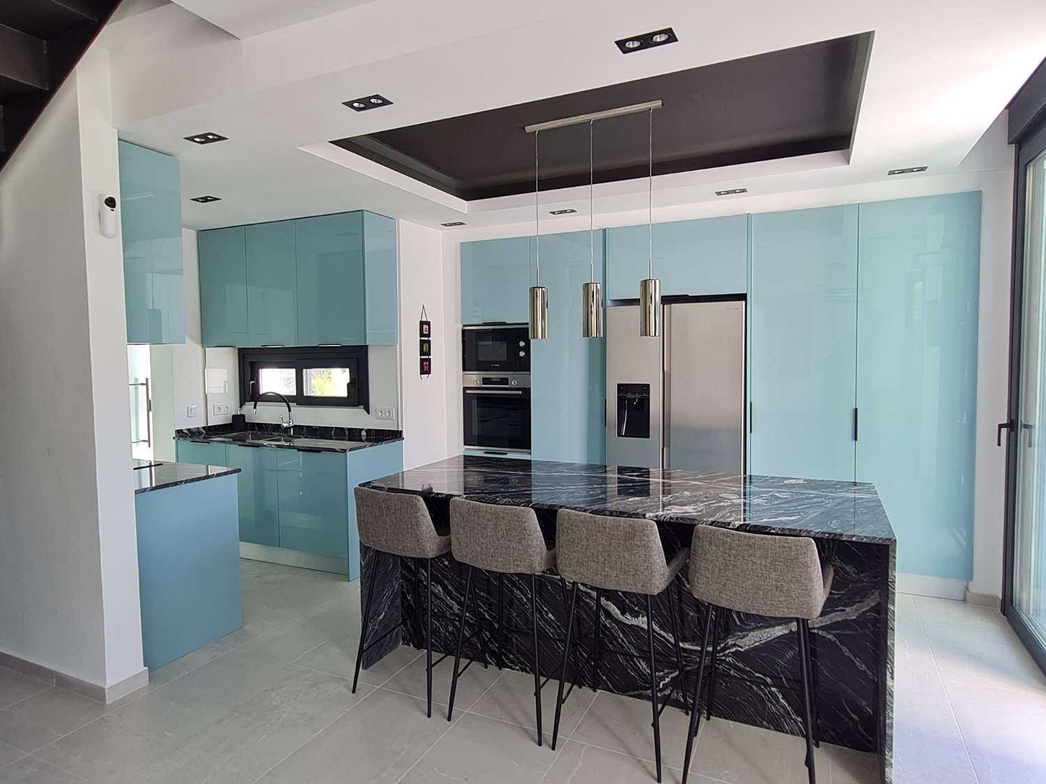 ¡Casa moderna con piscina privada!