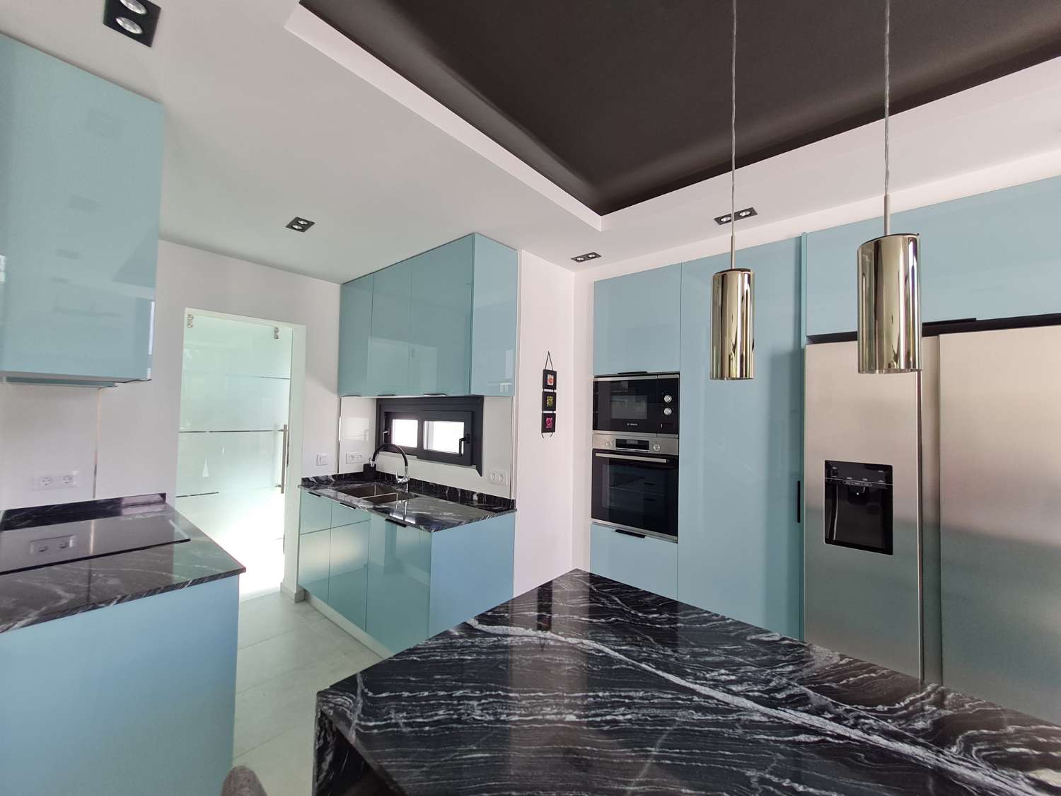 ¡Casa moderna con piscina privada!