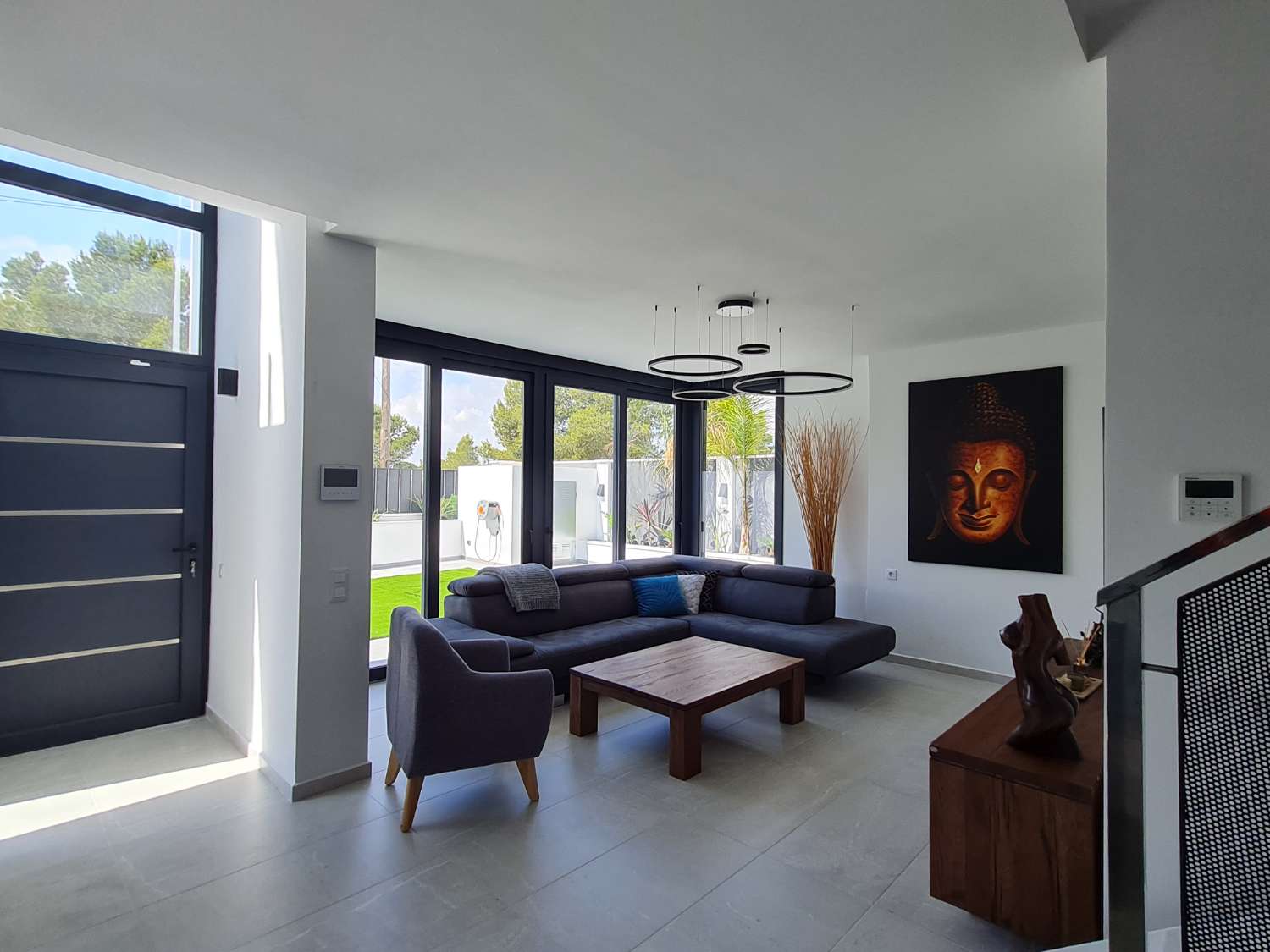 ¡Casa moderna con piscina privada!
