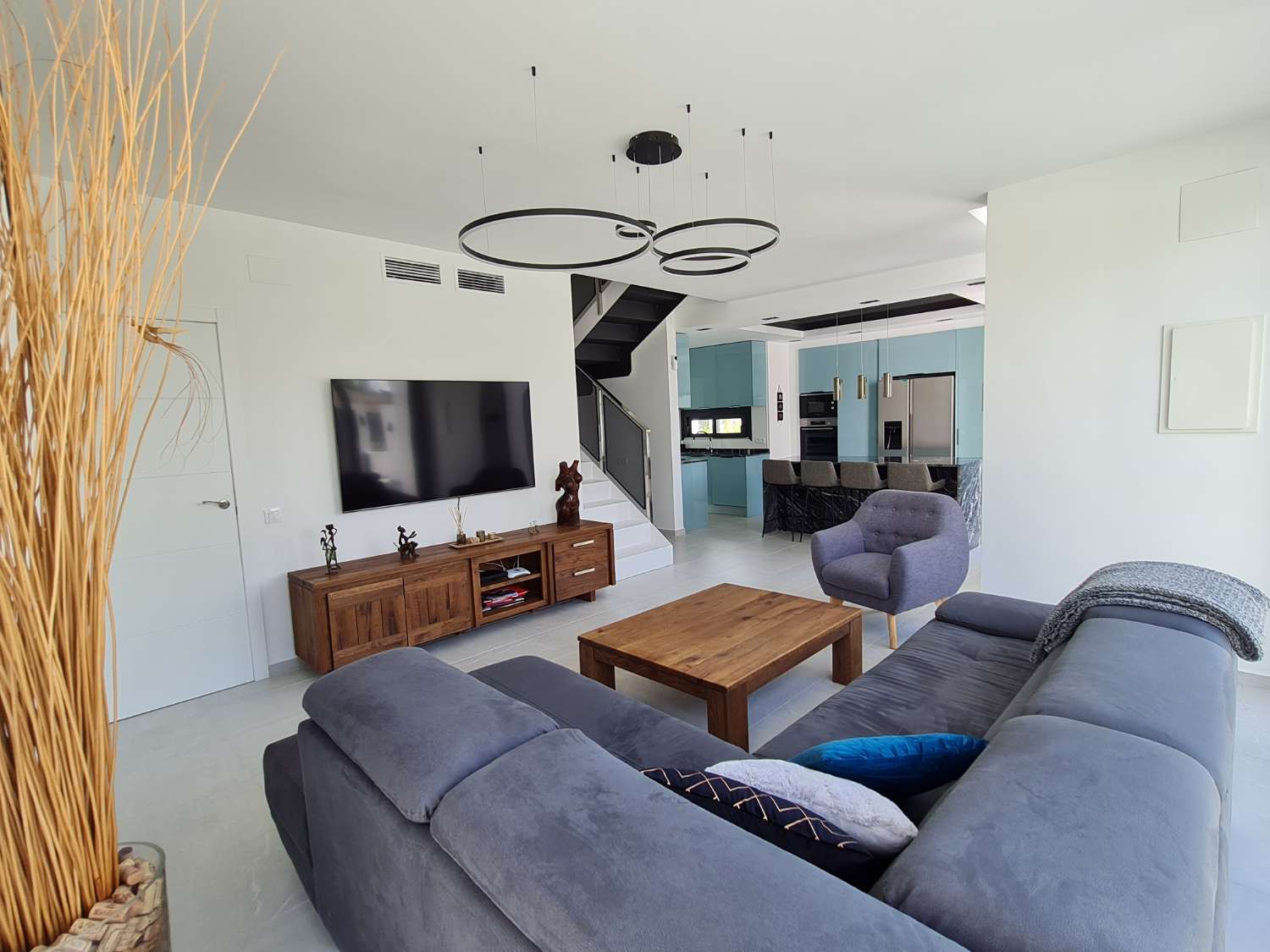 ¡Casa moderna con piscina privada!