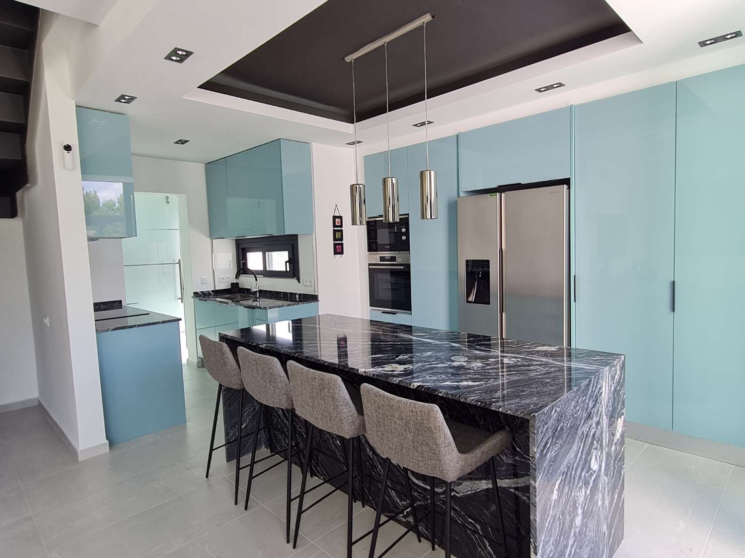 ¡Casa moderna con piscina privada!