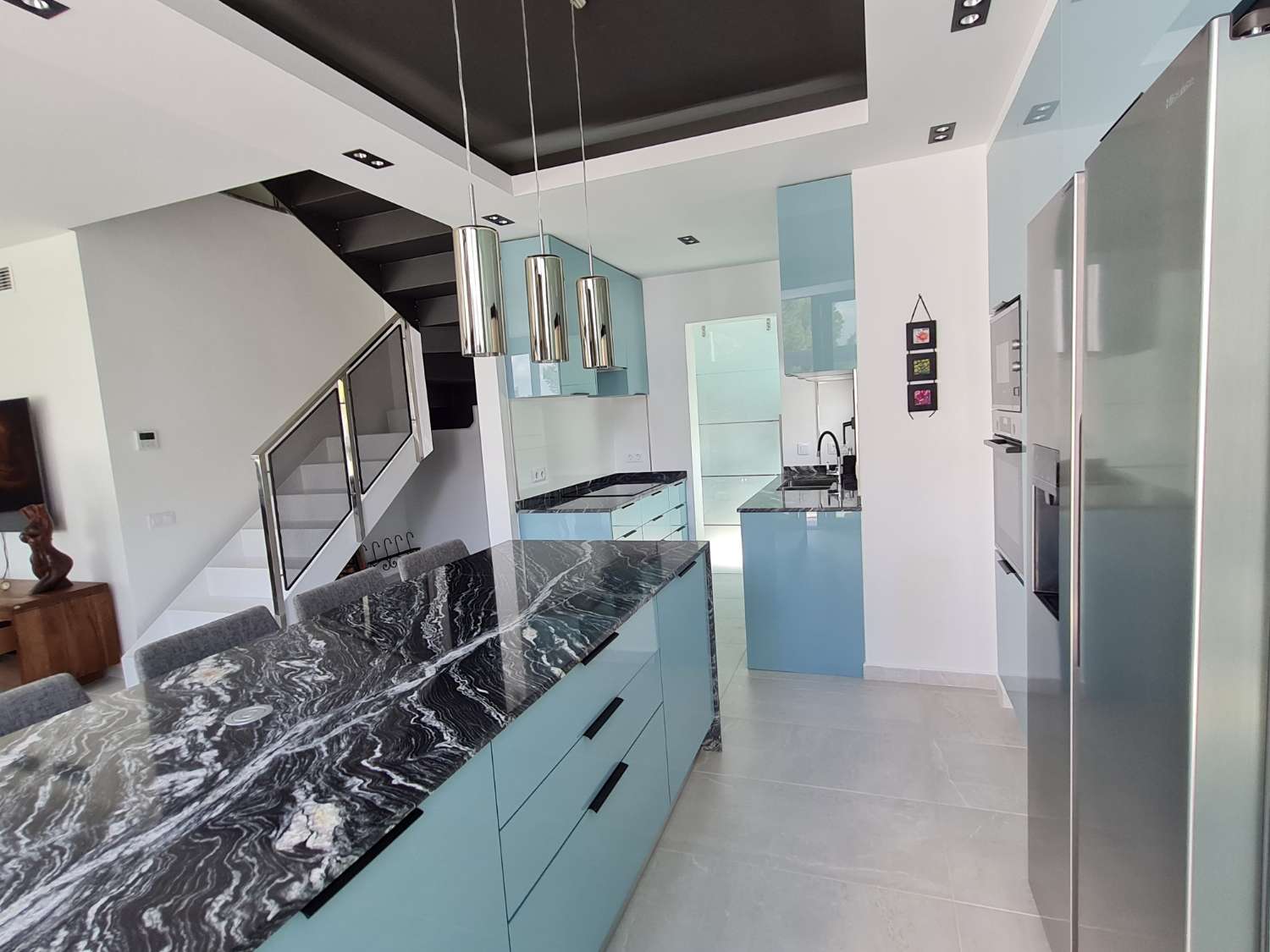 ¡Casa moderna con piscina privada!