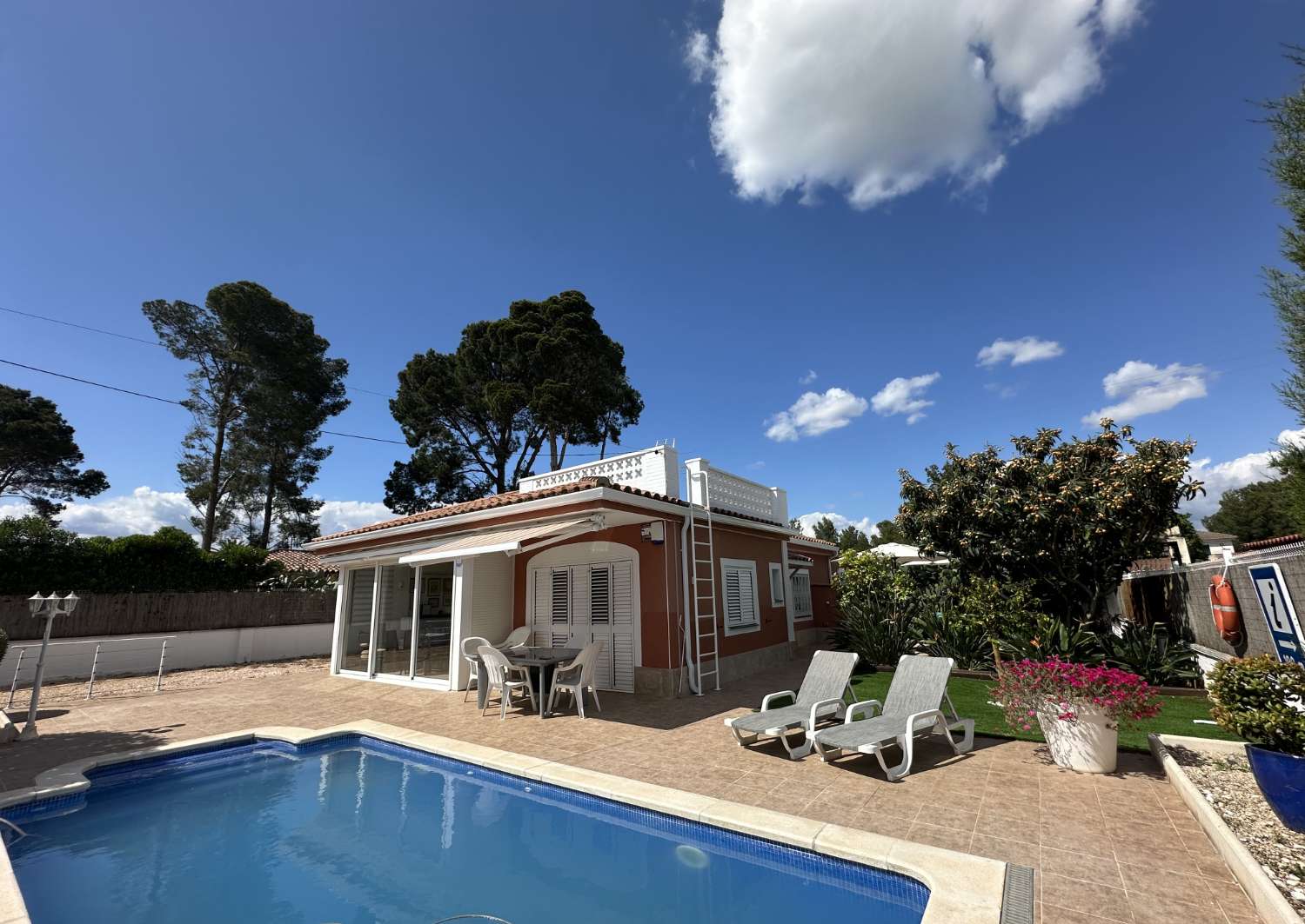 Hermosa casa con piscina privada 150m de la playa en Miami Platja !