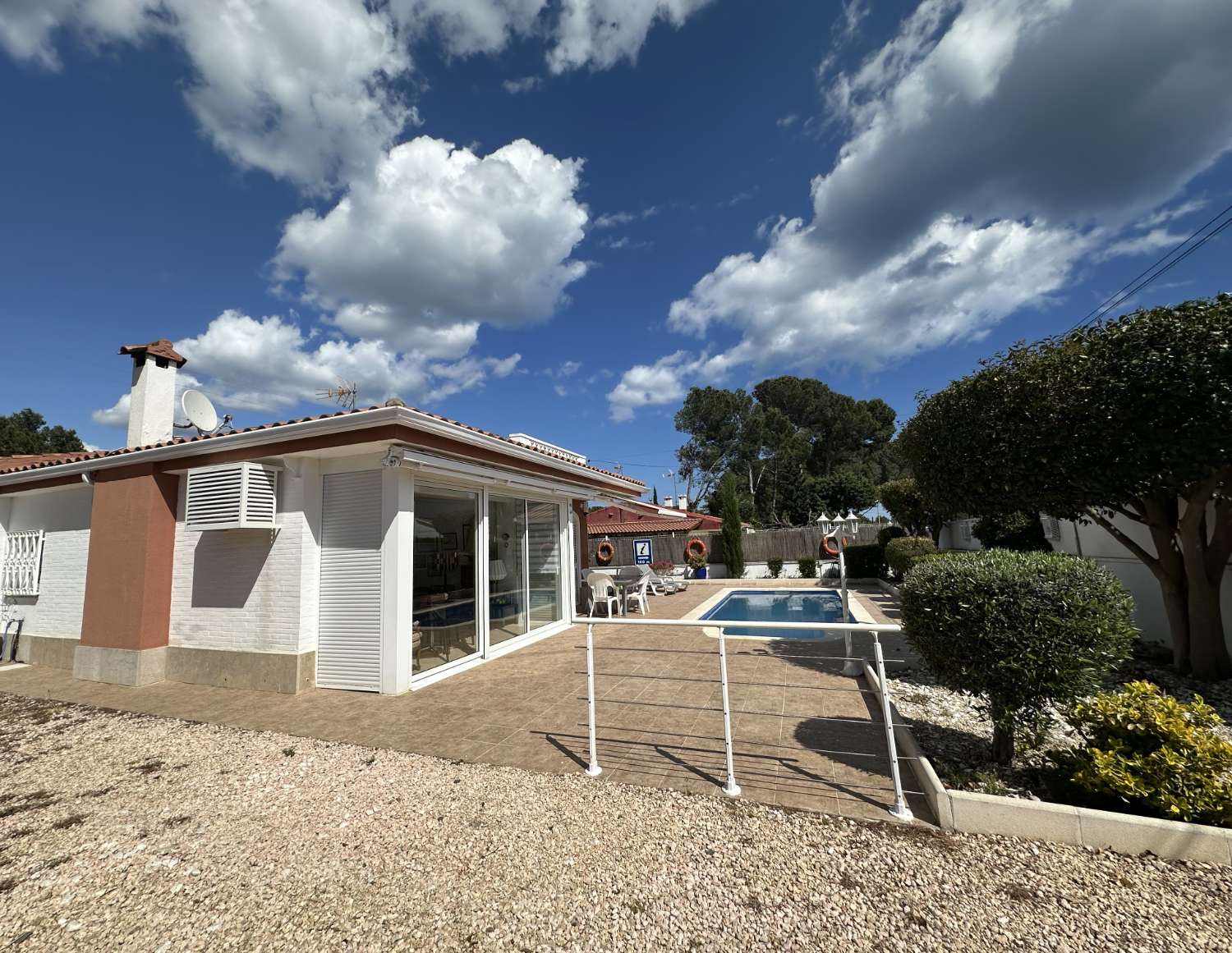 Hermosa casa con piscina privada 150m de la playa en Miami Platja !