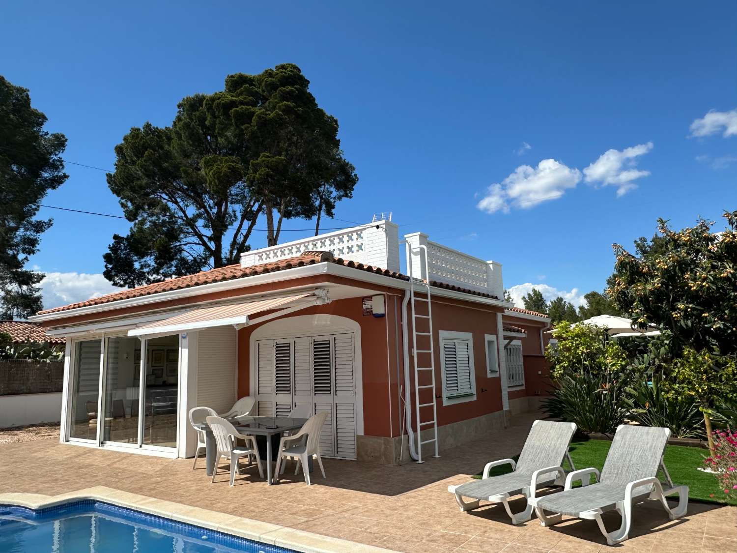 Hermosa casa con piscina privada 150m de la playa en Miami Platja !
