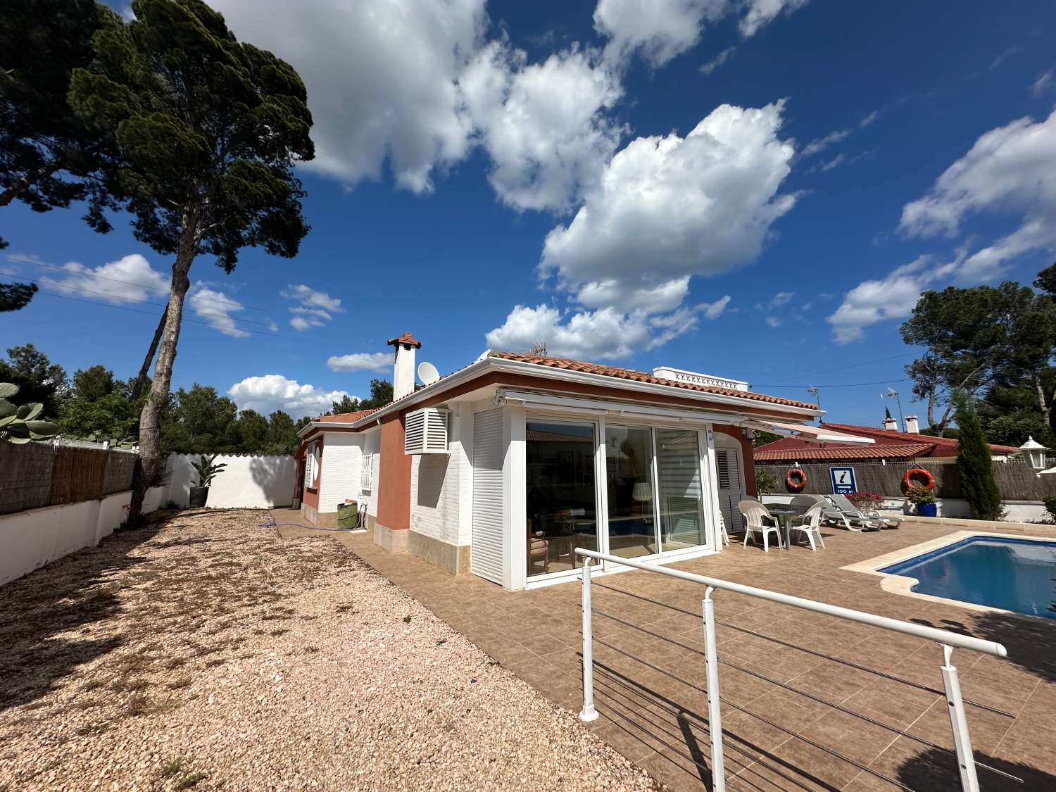 Hermosa casa con piscina privada 150m de la playa en Miami Platja !