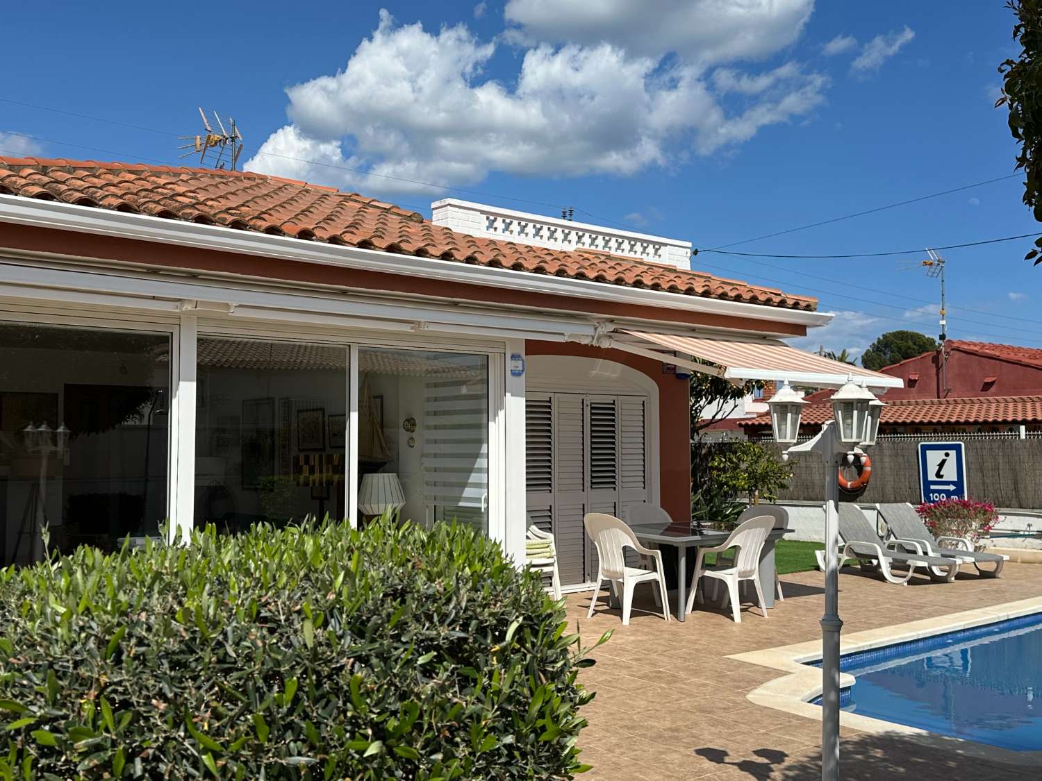 Hermosa casa con piscina privada 150m de la playa en Miami Platja !