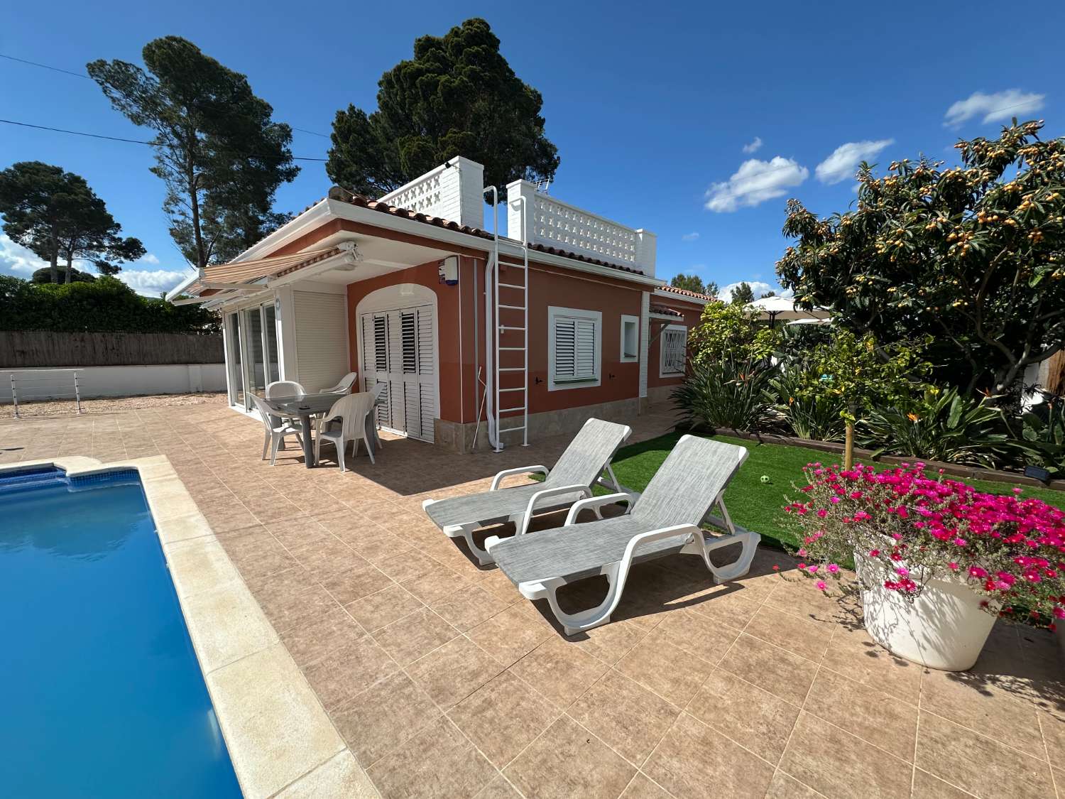 Hermosa casa con piscina privada 150m de la playa en Miami Platja !
