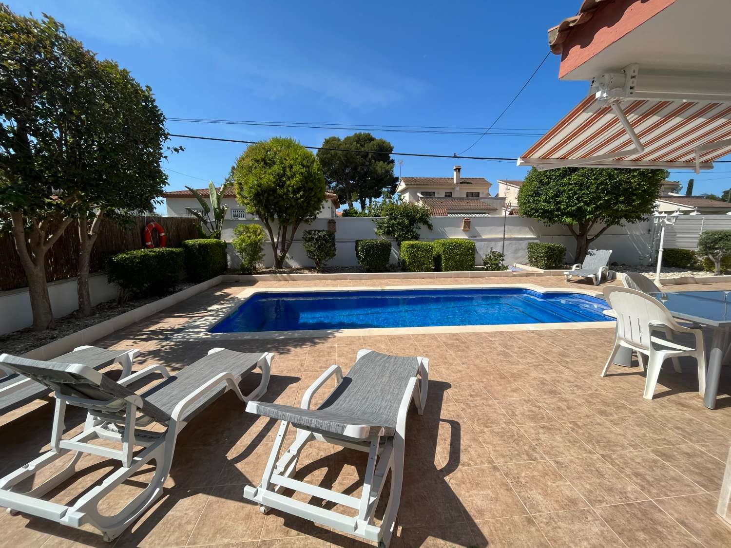 Hermosa casa con piscina privada 150m de la playa en Miami Platja !
