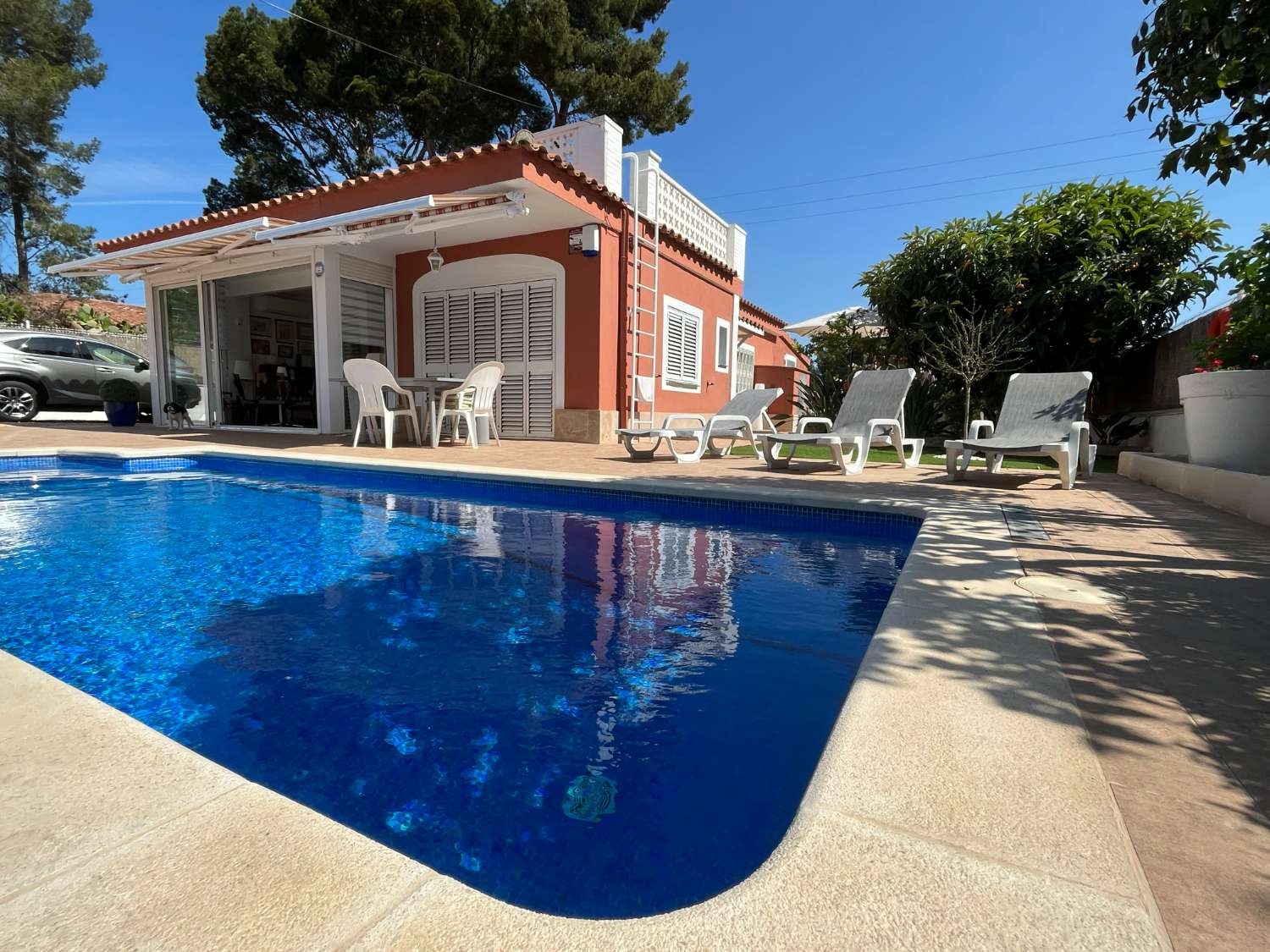 Hermosa casa con piscina privada 150m de la playa en Miami Platja !
