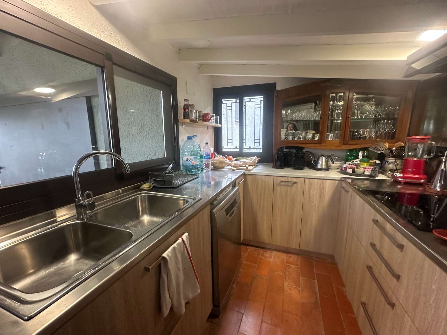 ¡Gran propiedad que consta de dos casas independientes y piscina privada en medio de la naturaleza!