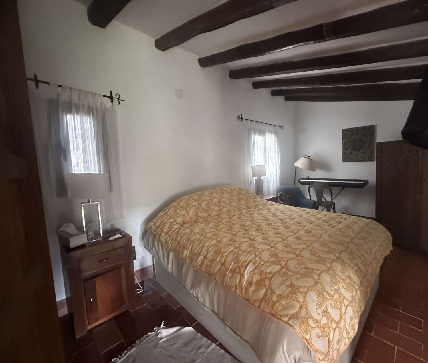 ¡Gran propiedad que consta de dos casas independientes y piscina privada en medio de la naturaleza!