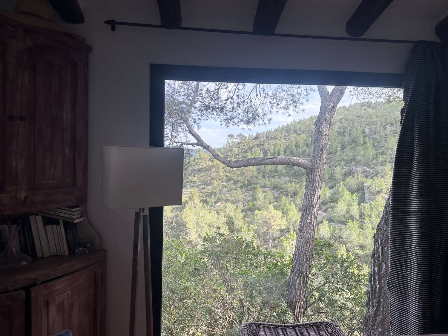 ¡Gran propiedad que consta de dos casas independientes y piscina privada en medio de la naturaleza!