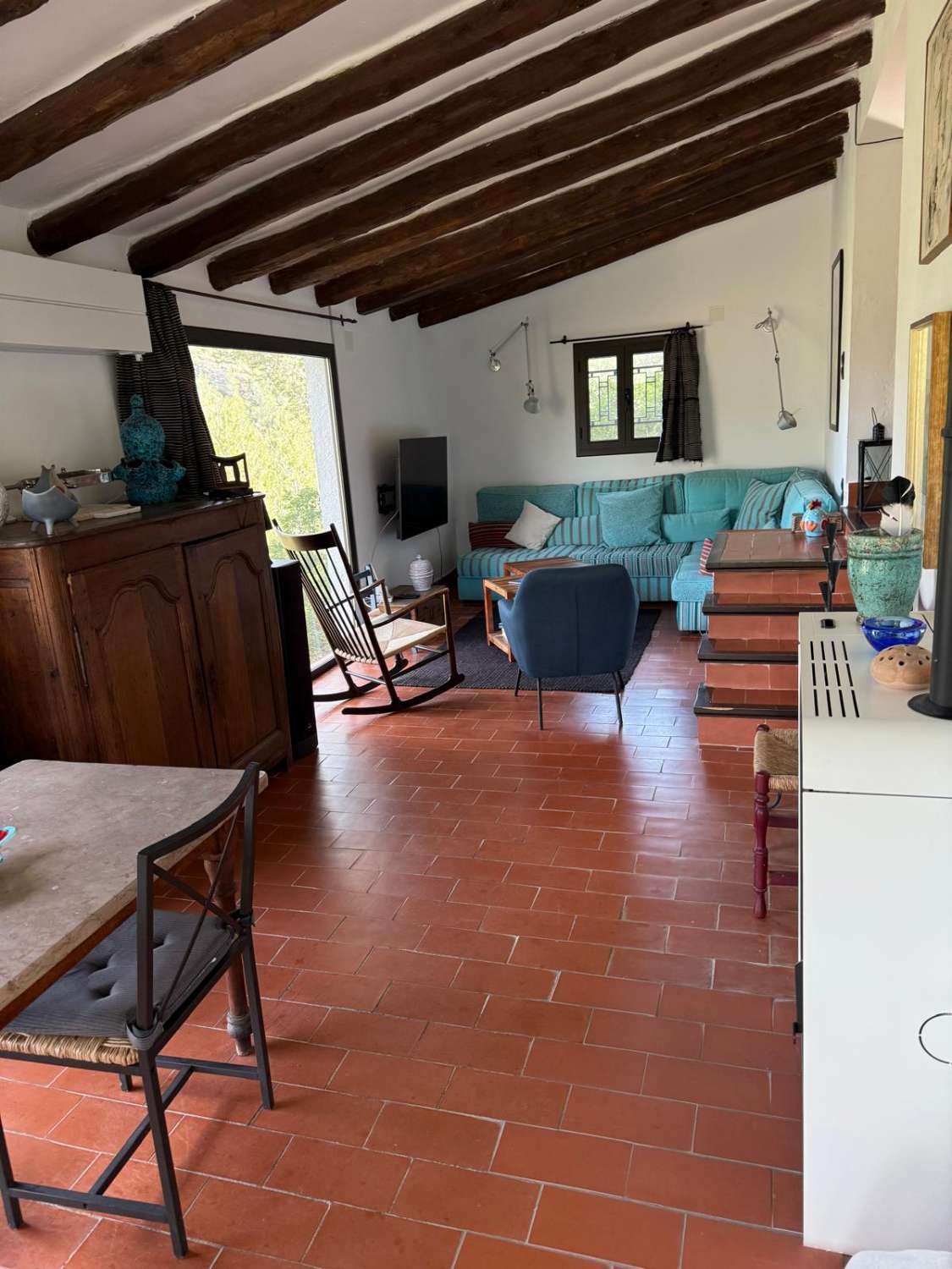 ¡Gran propiedad que consta de dos casas independientes y piscina privada en medio de la naturaleza!