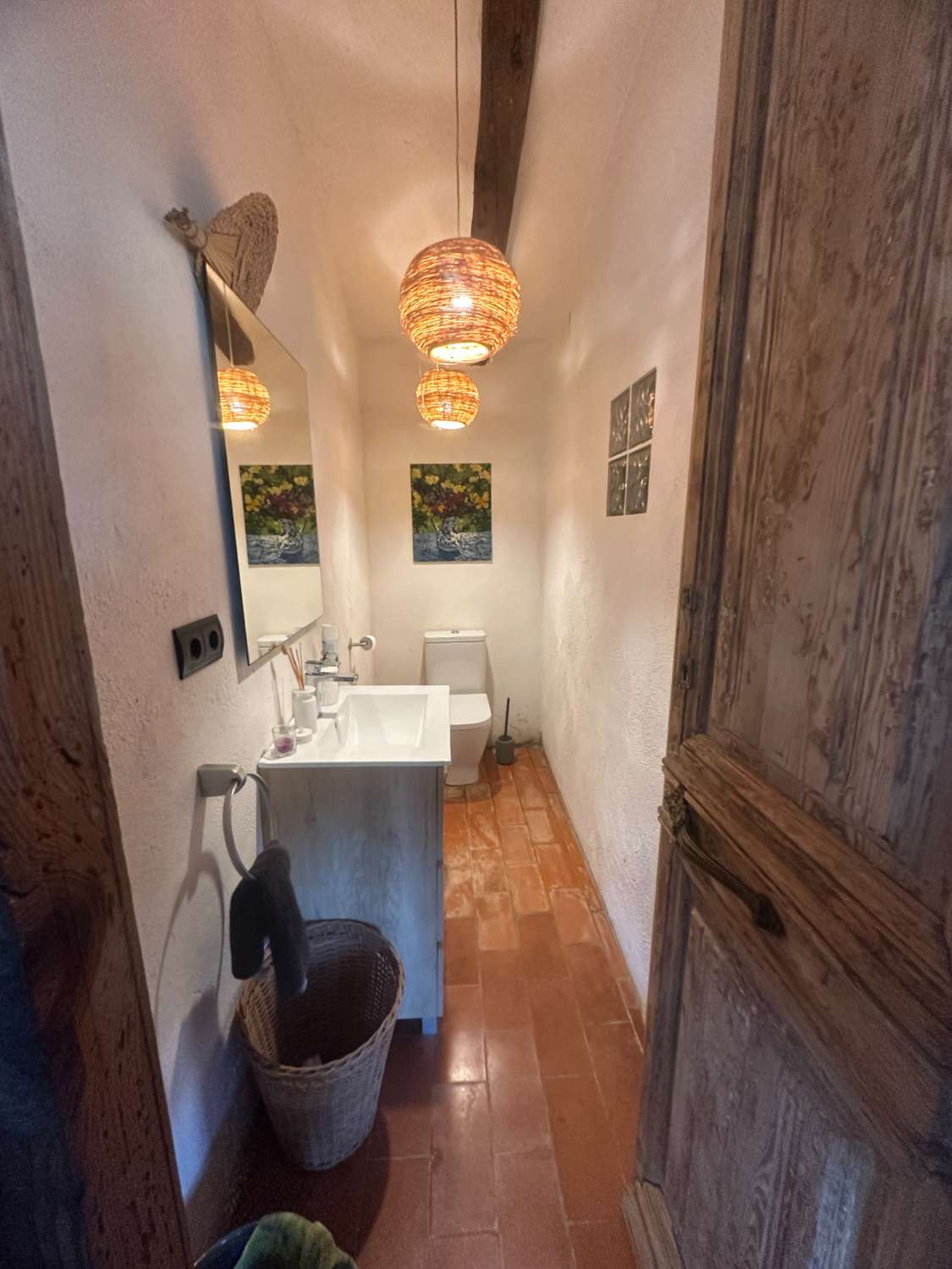 ¡Gran propiedad que consta de dos casas independientes y piscina privada en medio de la naturaleza!