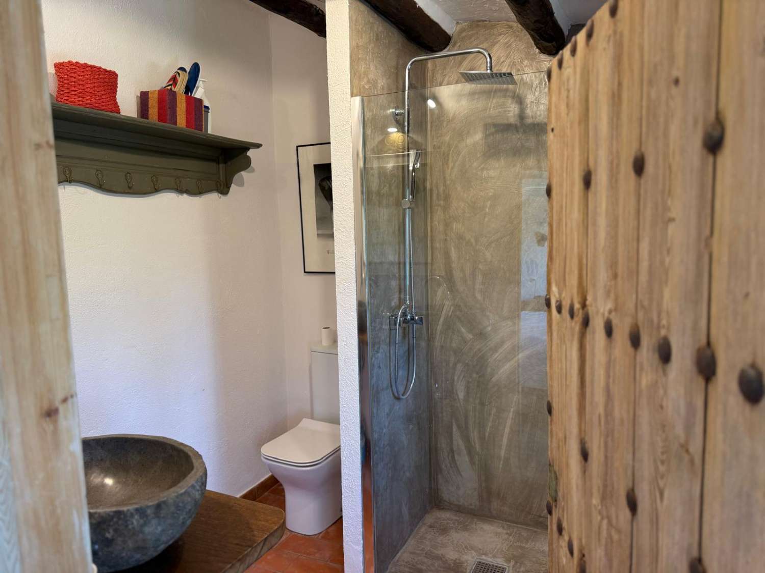 ¡Gran propiedad que consta de dos casas independientes y piscina privada en medio de la naturaleza!