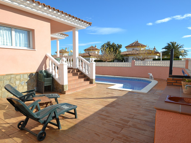 Huvila myynnissä Costa del Zefir (Mont-roig del Camp)