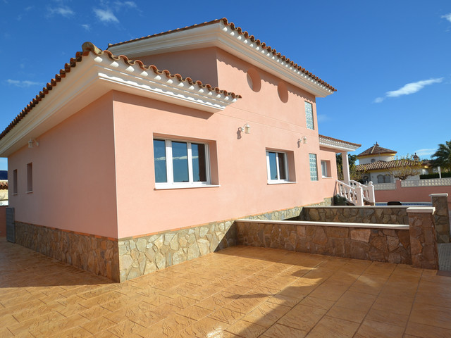 Huvila myynnissä Costa del Zefir (Mont-roig del Camp)