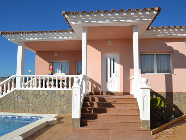 Huvila myynnissä Costa del Zefir (Mont-roig del Camp)