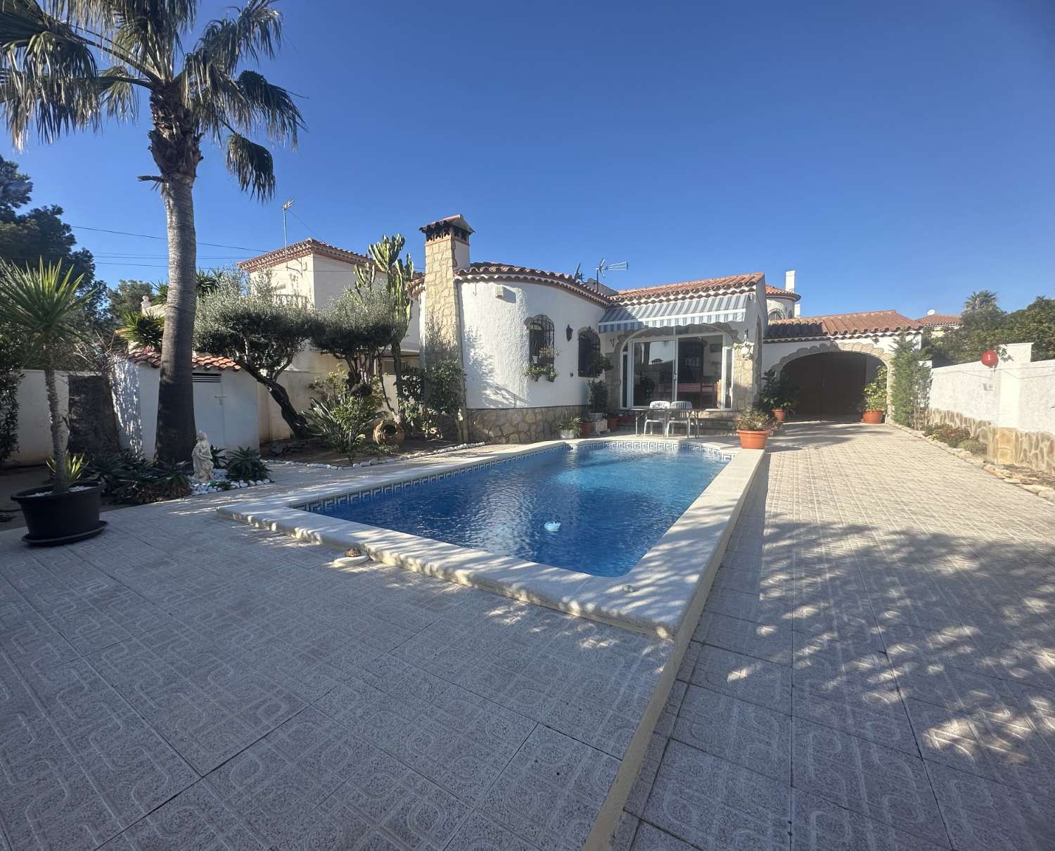 Chalet en Centre Miami Platja con piscina privada