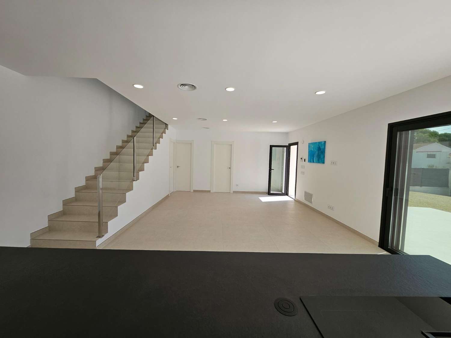 ¡Excepcional! ¡Magnífica casa moderna a solo 100 metros del mar!