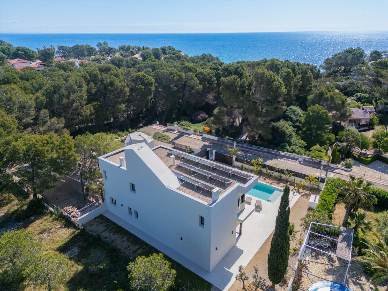 ¡Excepcional! ¡Magnífica casa moderna a solo 100 metros del mar!