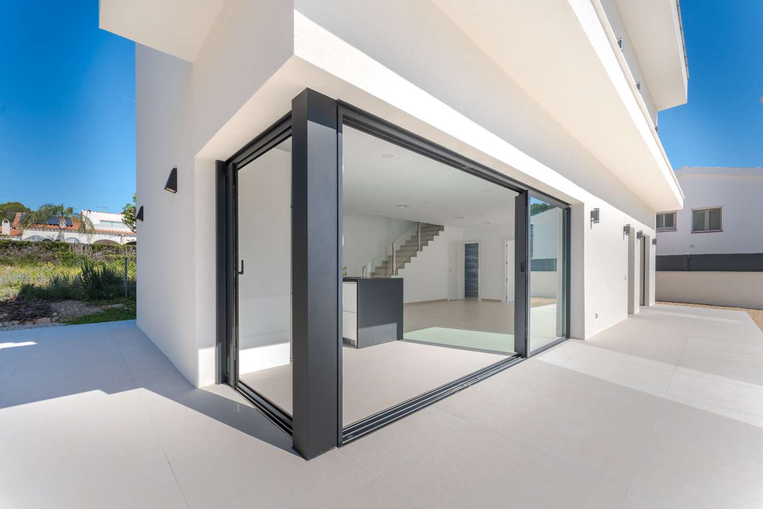 ¡Excepcional! ¡Magnífica casa moderna a solo 100 metros del mar!