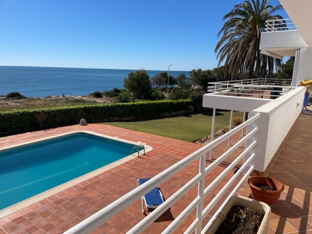EXCEPCIONAL! Gran propietat a primera línia de mar