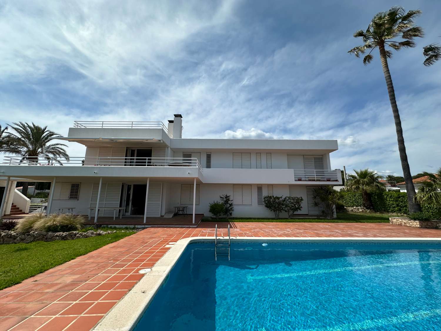 EXCEPCIONAL! Gran propietat a primera línia de mar