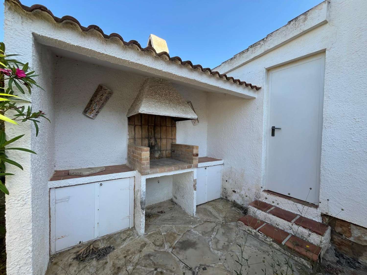 Casa individual con piscina en una sola planta