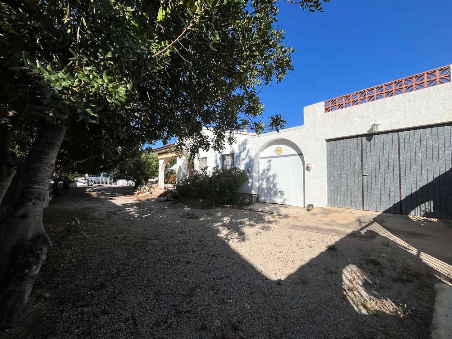 Casa individual con piscina en una sola planta