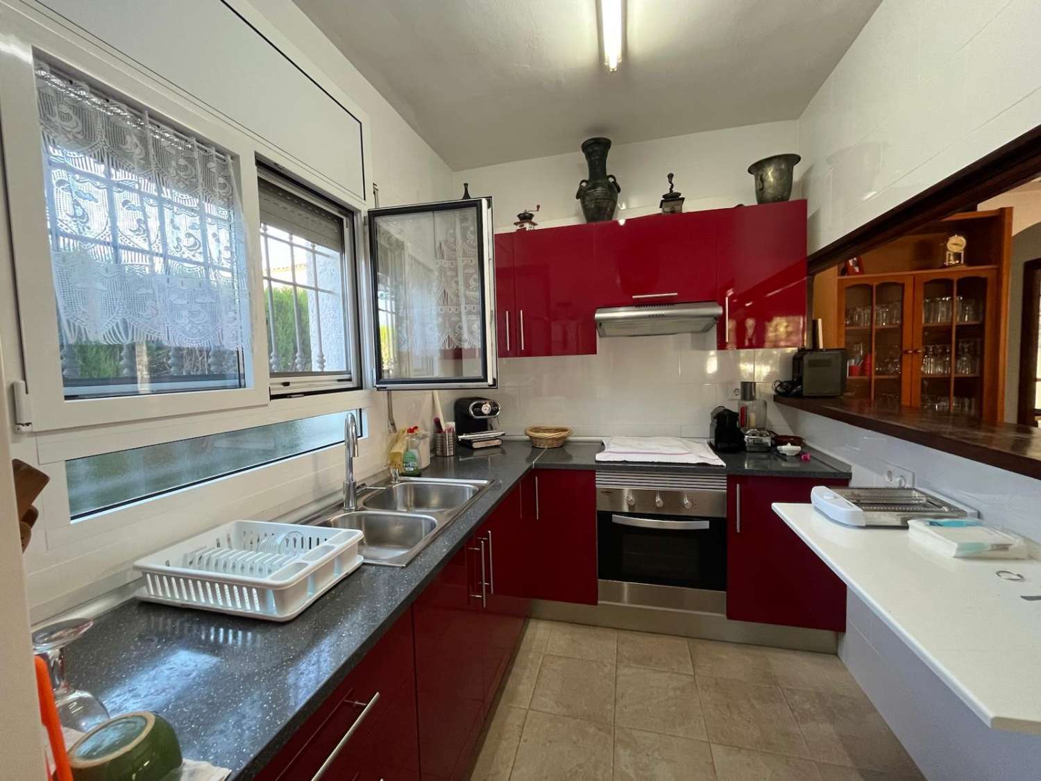 Casa individual con piscina en una sola planta