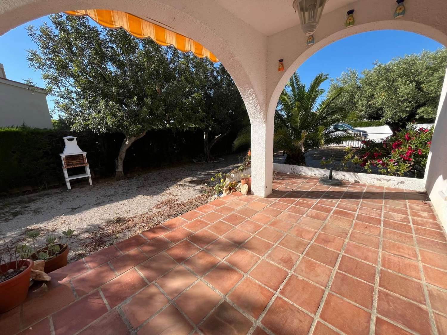 Casa individual con piscina en una sola planta