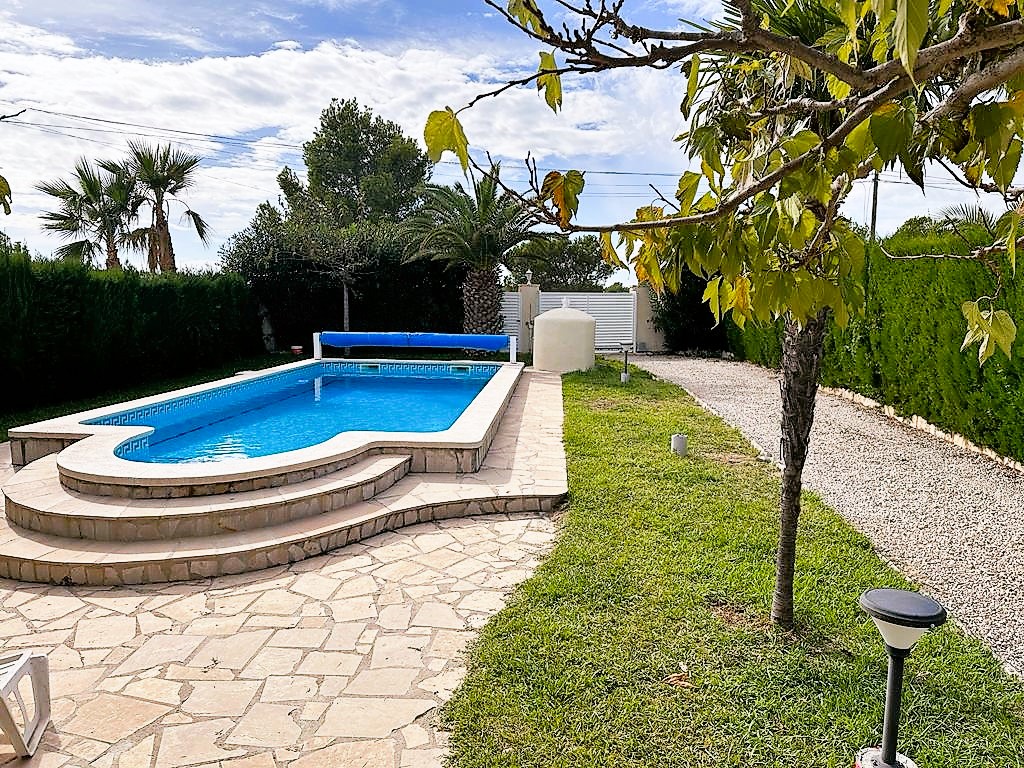 Detached house with private pool