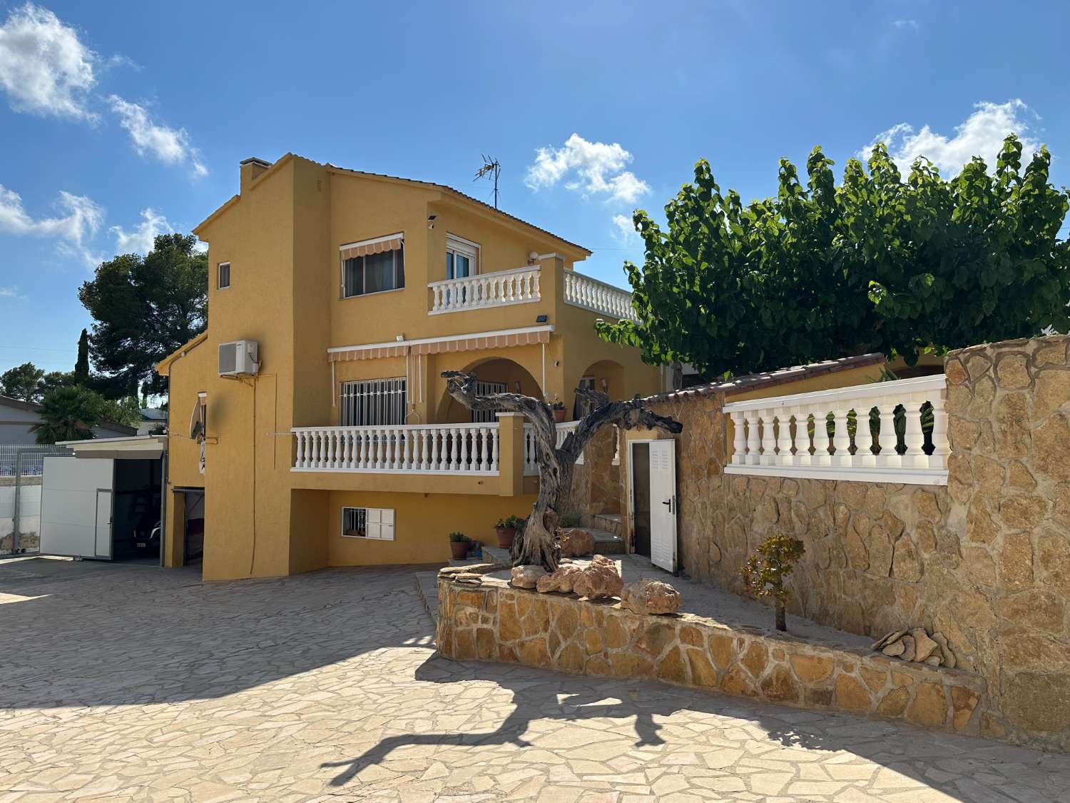 Gran casa unifamiliar con piscina privada