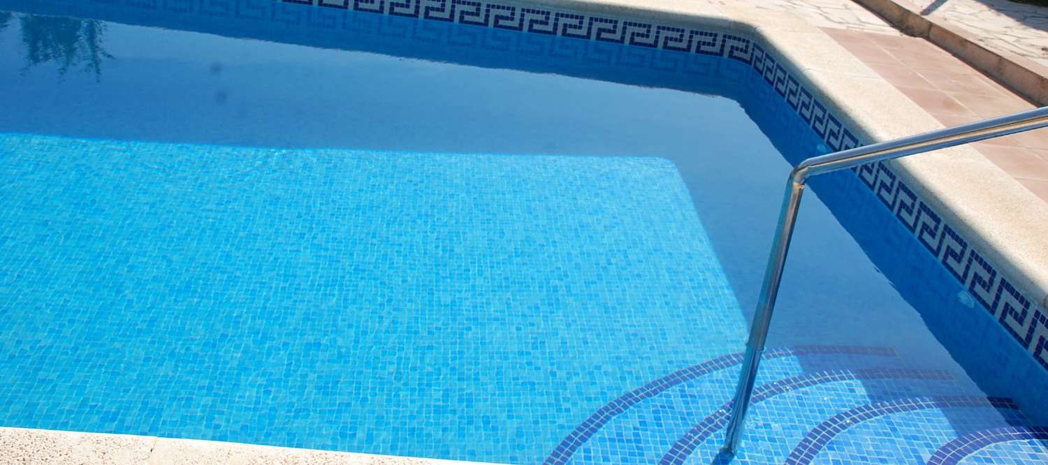 Belle villa individuelle avec piscine privée à 300m du port de Calafat