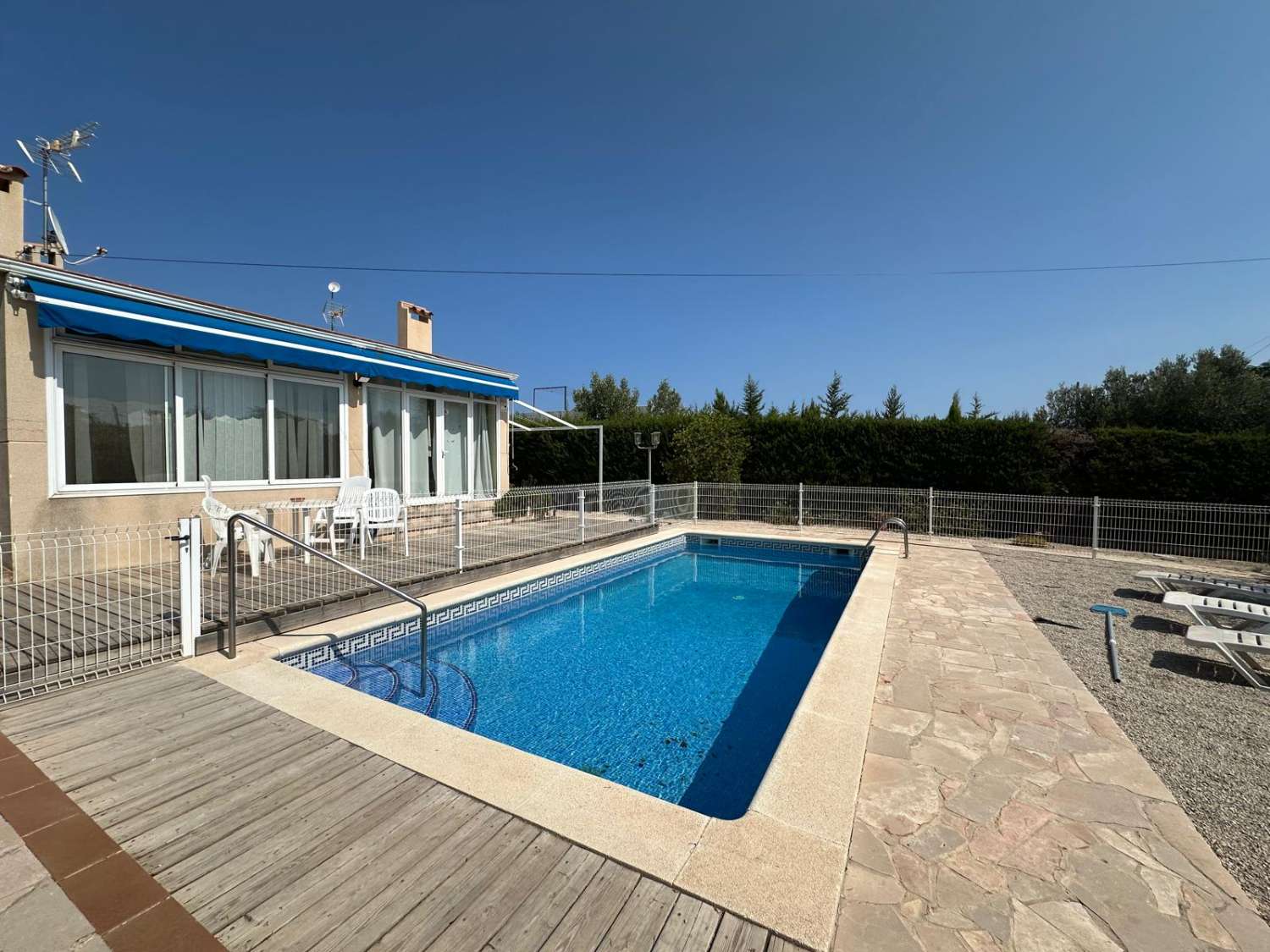 Bonito chalet independiente con piscina privada a 300m del puerto de Calafat