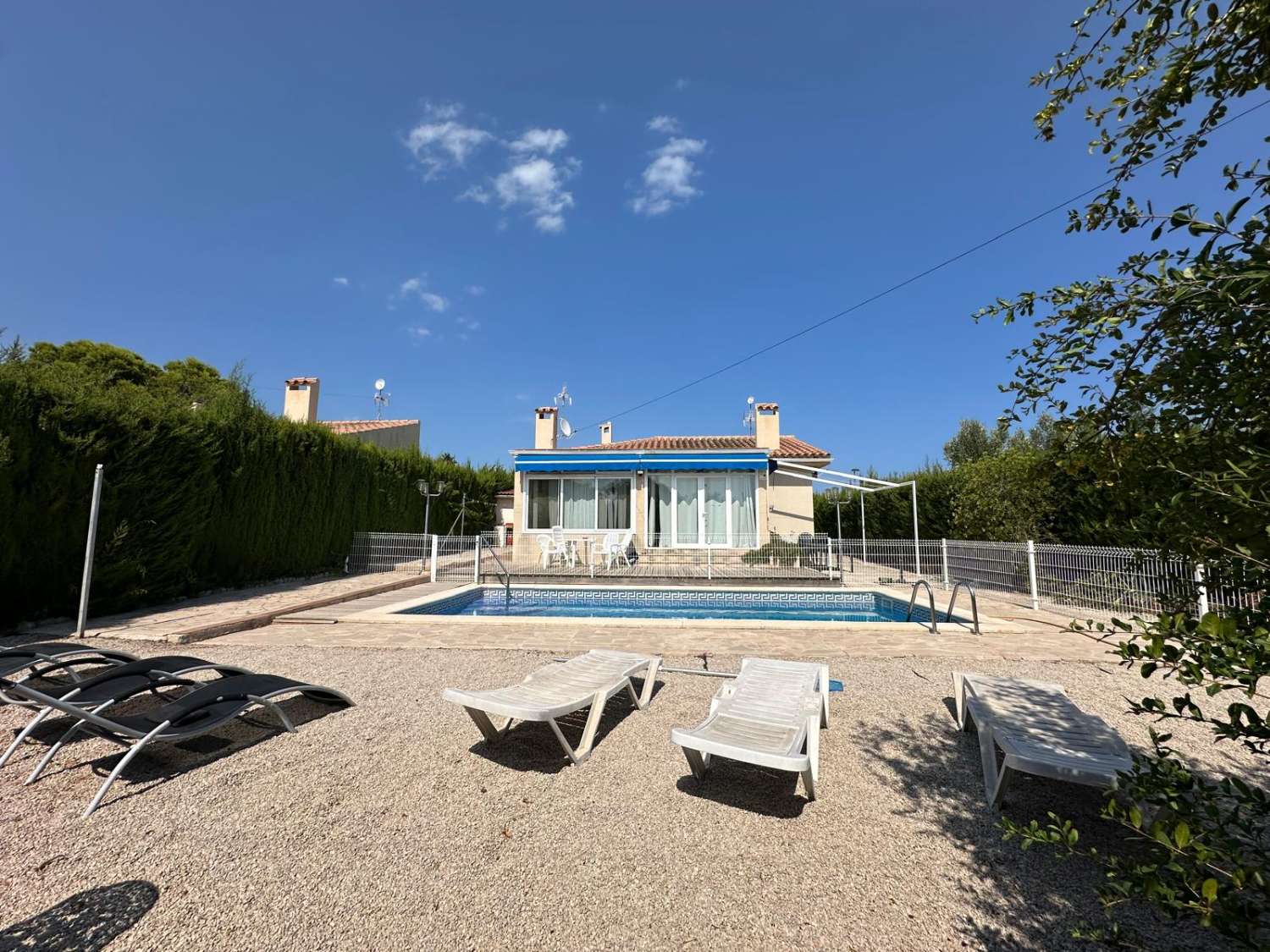 Bonito chalet independiente con piscina privada a 300m del puerto de Calafat