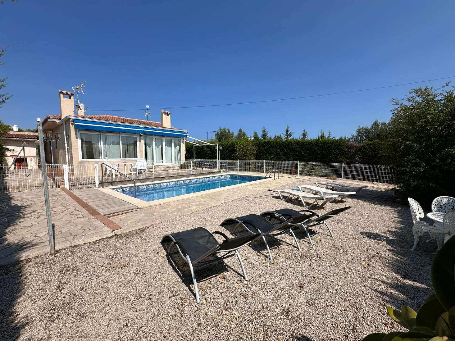 Bonito chalet independiente con piscina privada a 300m del puerto de Calafat
