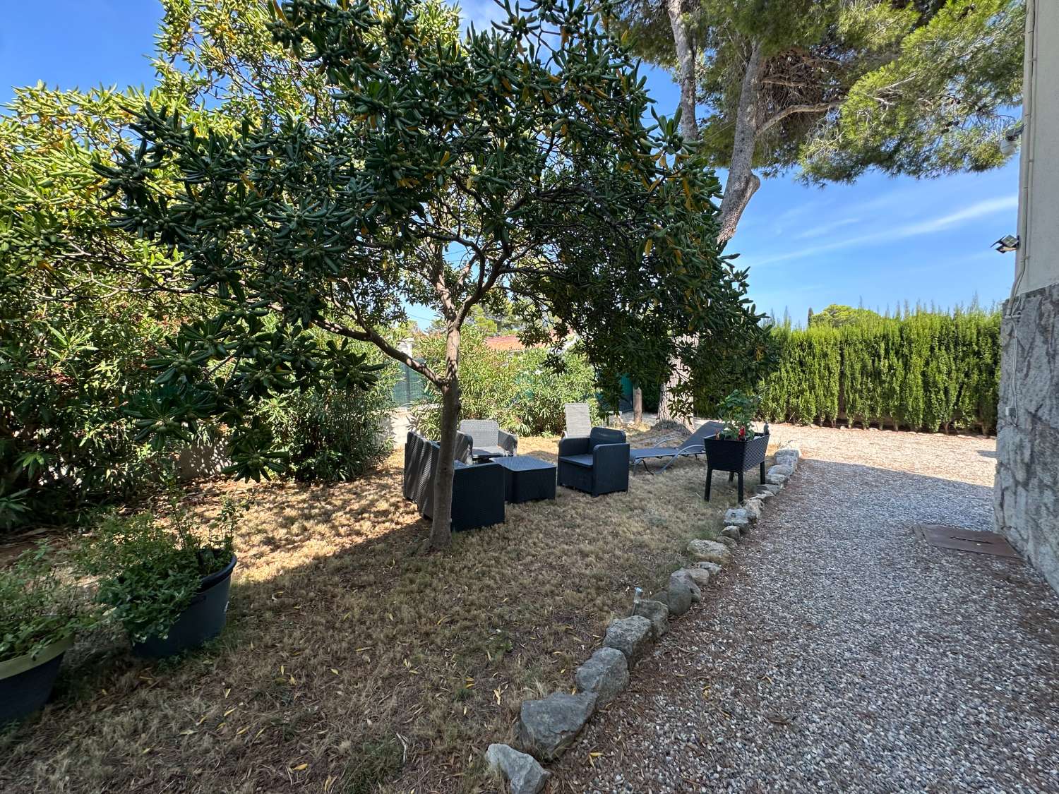 Maison indépendante sur un beau terrain arboré