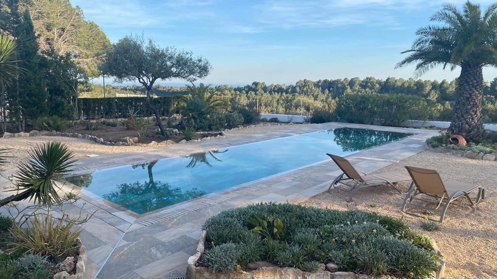 Preciosa casa con magnífica piscina espejo en Las Tres Calas