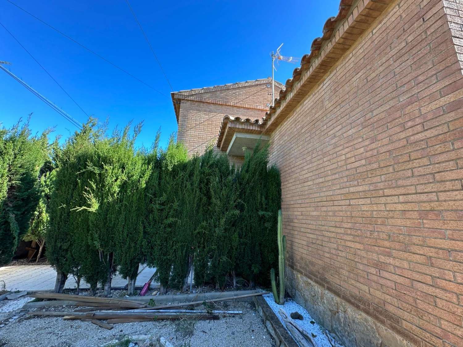 Impresionante Chalet independiente de  210m. en parcela de 850 metros