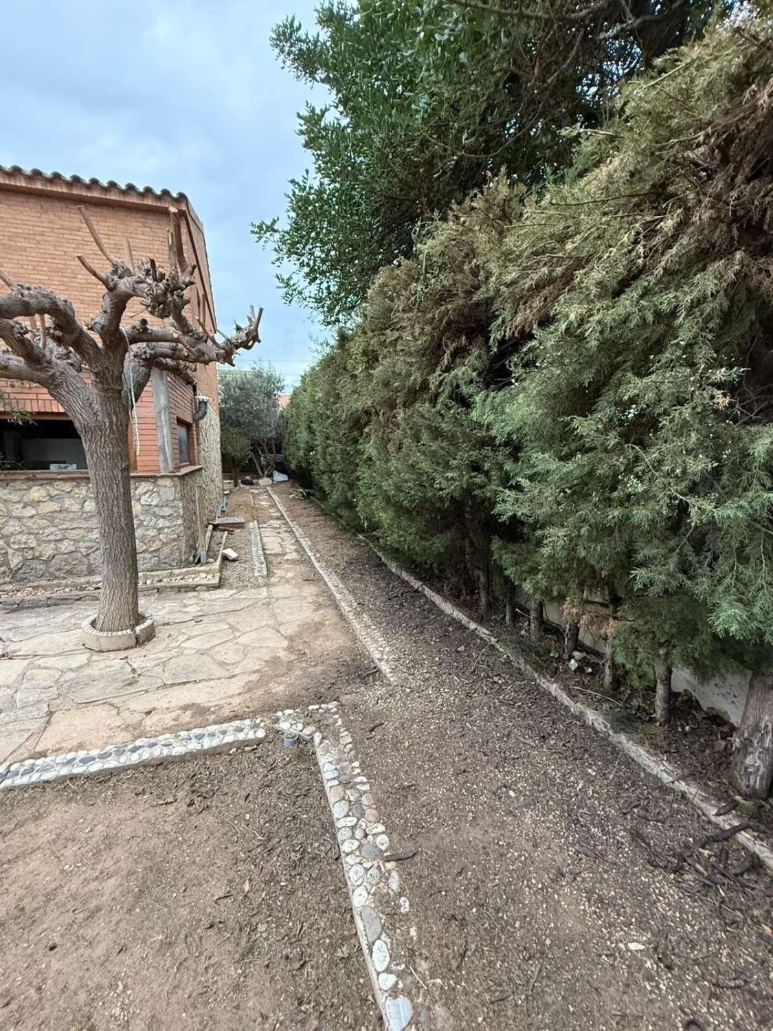 Beeindruckende freistehende Villa von 210m. auf einem Grundstück von 850 Metern