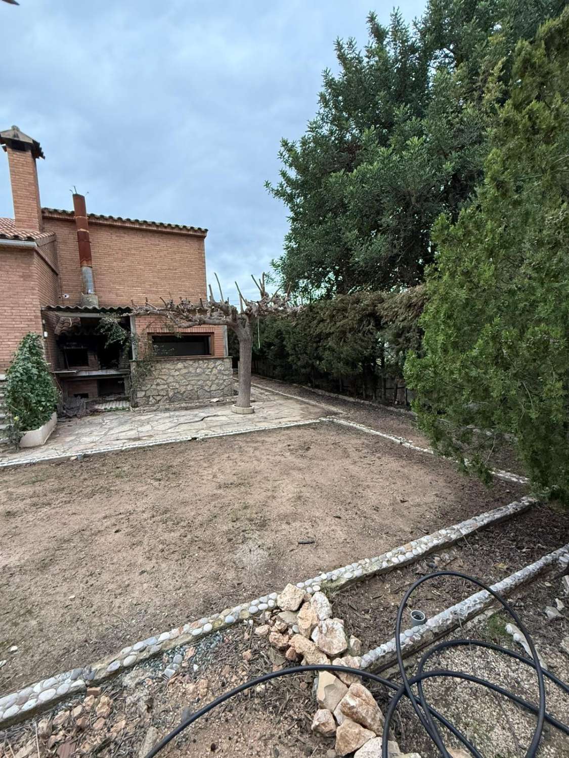 Beeindruckende freistehende Villa von 210m. auf einem Grundstück von 850 Metern