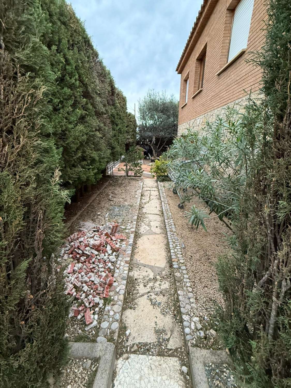 Beeindruckende freistehende Villa von 210m. auf einem Grundstück von 850 Metern