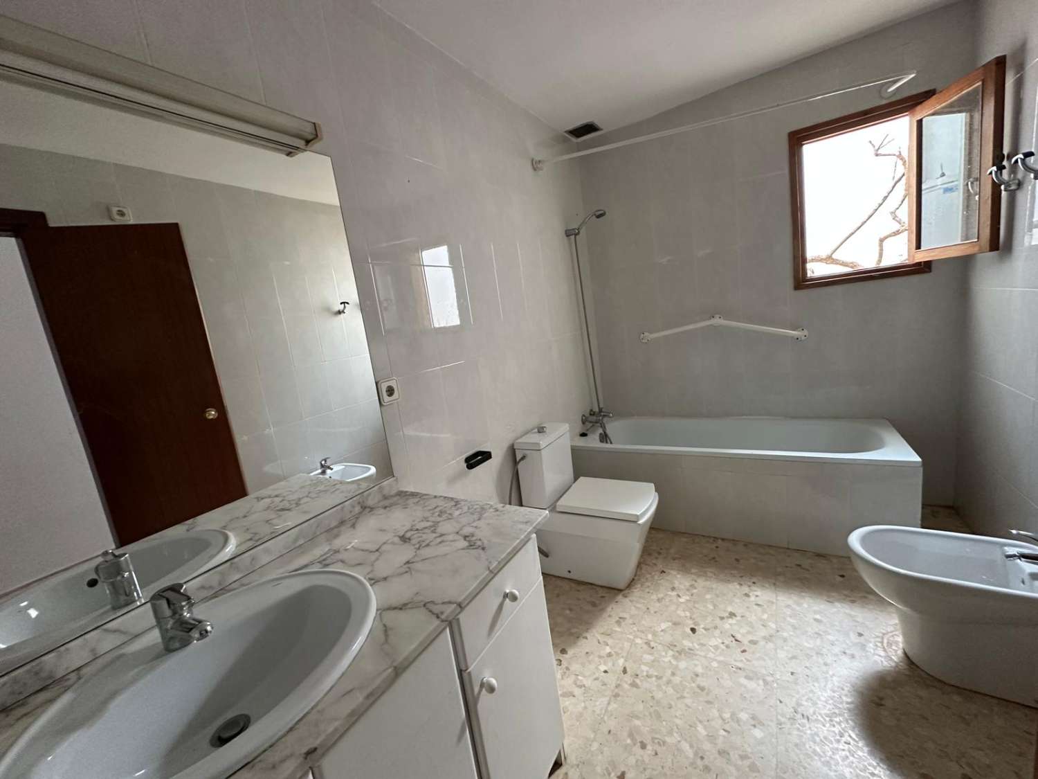 Impresionante Chalet independiente de  210m. en parcela de 850 metros