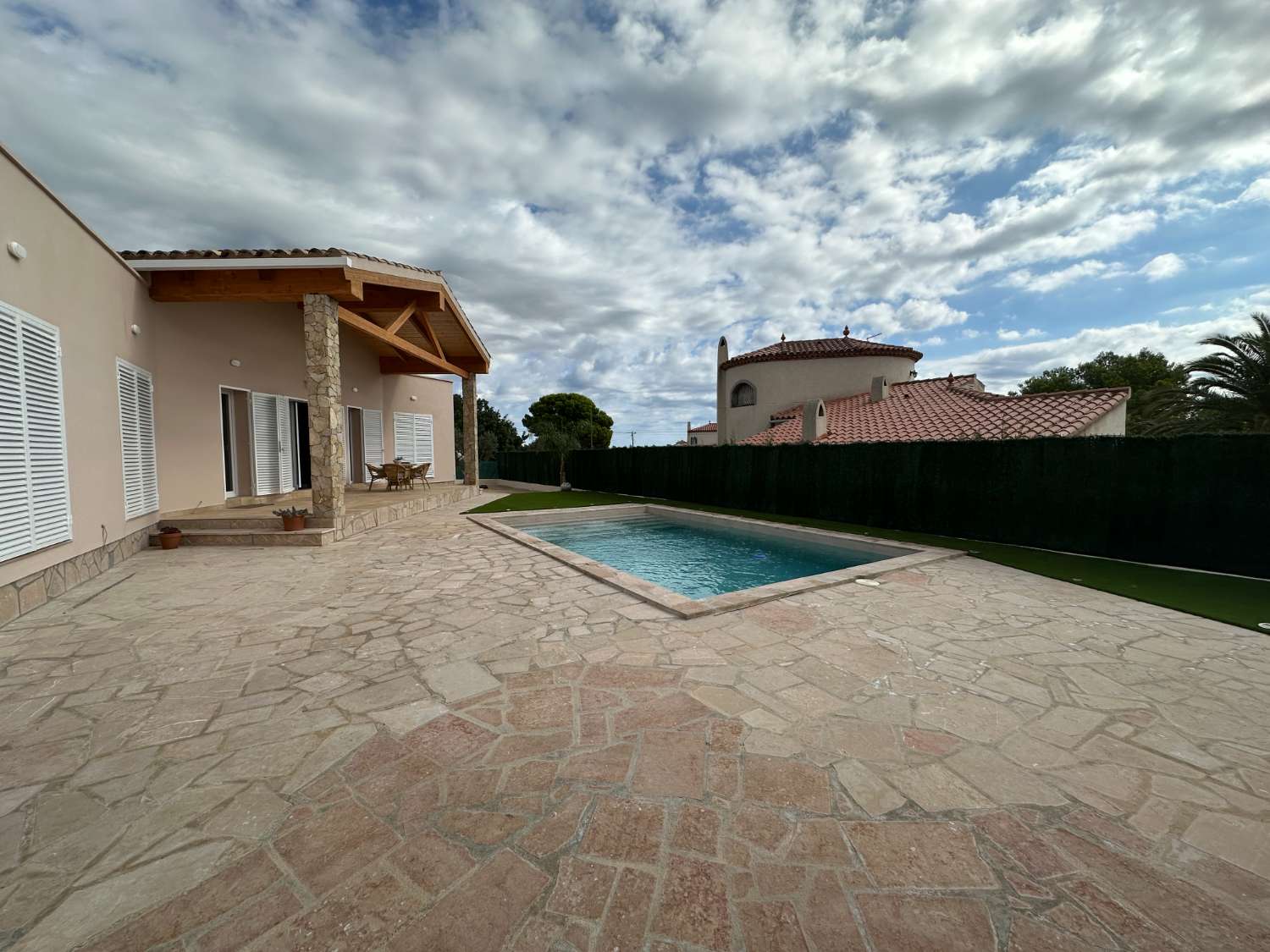 ¡Nueva casa unifamiliar con piscina privada!