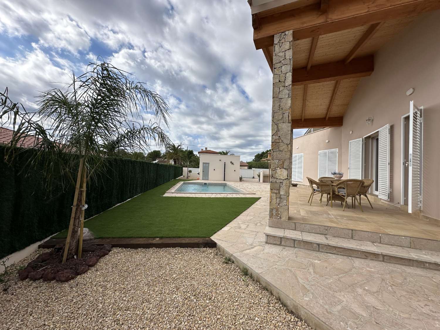 ¡Nueva casa unifamiliar con piscina privada!