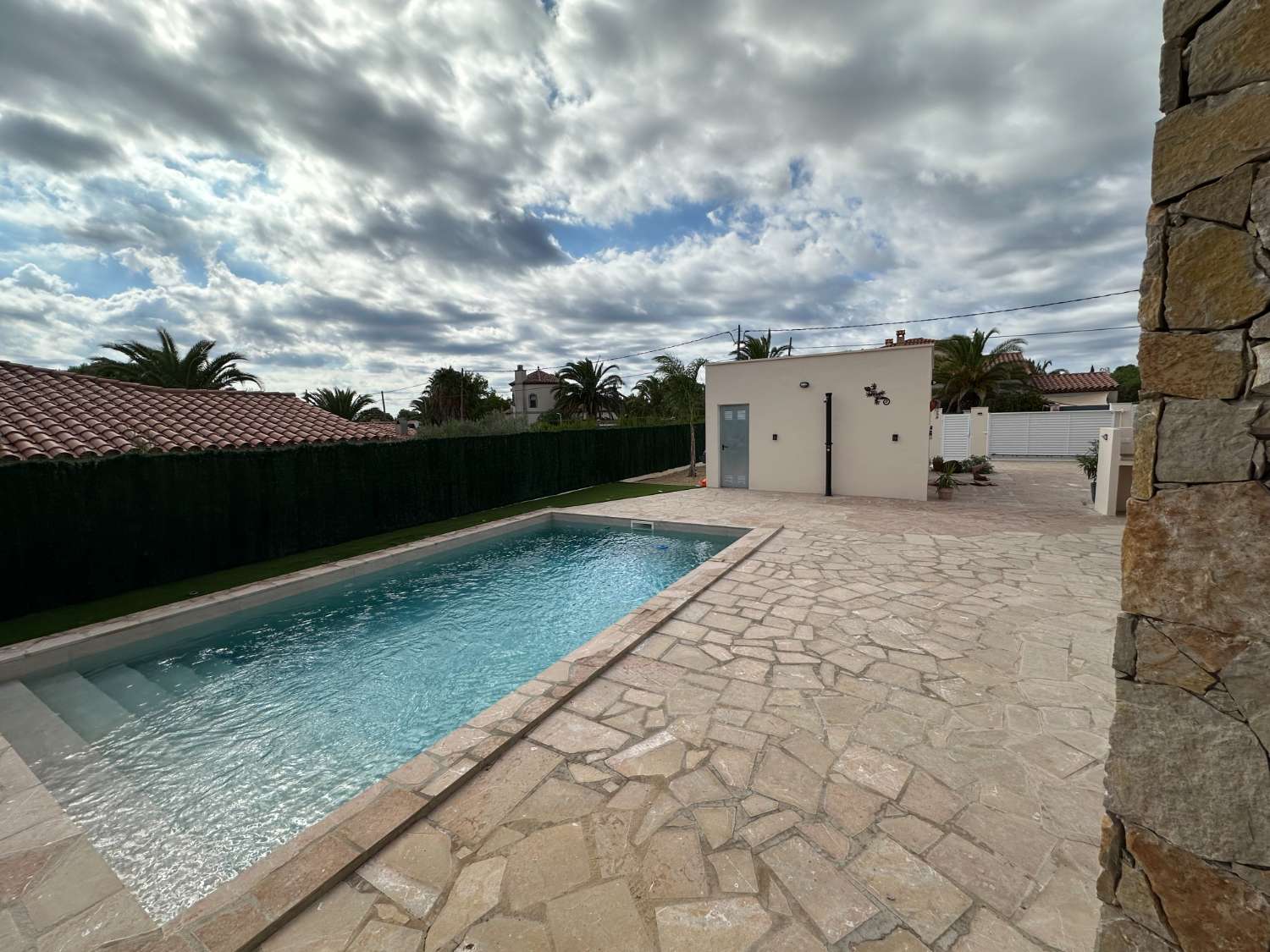 ¡Nueva casa unifamiliar con piscina privada!