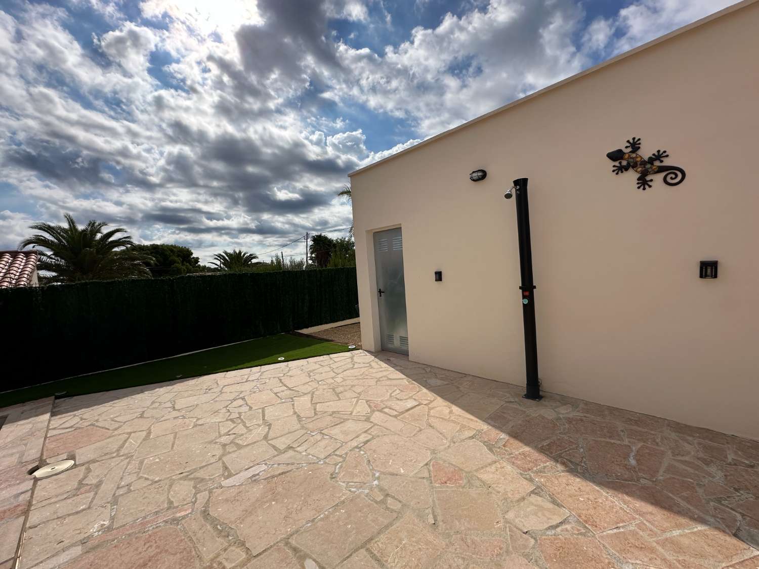 ¡Nueva casa unifamiliar con piscina privada!